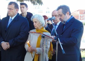 "Η ιστορία παραδίδει πρότυπα ηρωισμού" "Η ιστορία παραδίδει πρότυπα ηρωισμού"