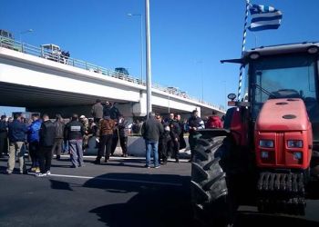 #AgrotesStousDromous: Οι αγρότες επιστρατεύουν τα κοινωνικά δίκτυα!