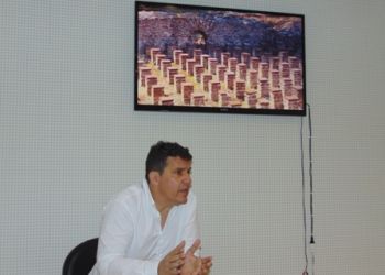 Πλέοντας στο Δίον