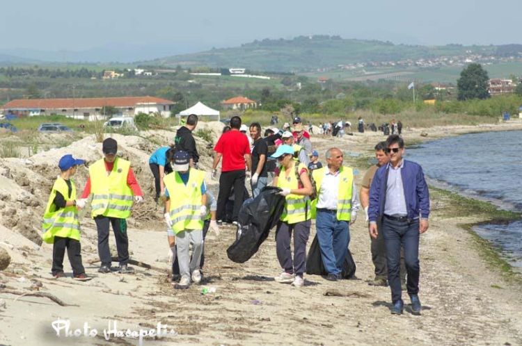 Καθάρισαν την παραλία Αλυκής Κίτρους