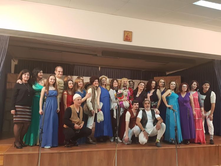 Όταν οι γονείς ξεπερνάνε το … ρόλο τους! lysistrati_na_mpei_sta_vimatizontas