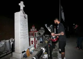 Μια συγκινητική στιγμή του "δικεφάλου του Βορρά" Μια συγκινητική στιγμή του "δικεφάλου του Βορρά"