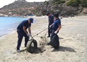 Περισσότεροι από 100 καθαρισμοί σε παραλίες και ακτές sxolia_aktes_