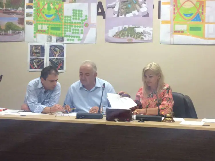 Αρκετά θέματα απασχόλησαν το Δημοτικό Συμβούλιο sxolia_rapths_1