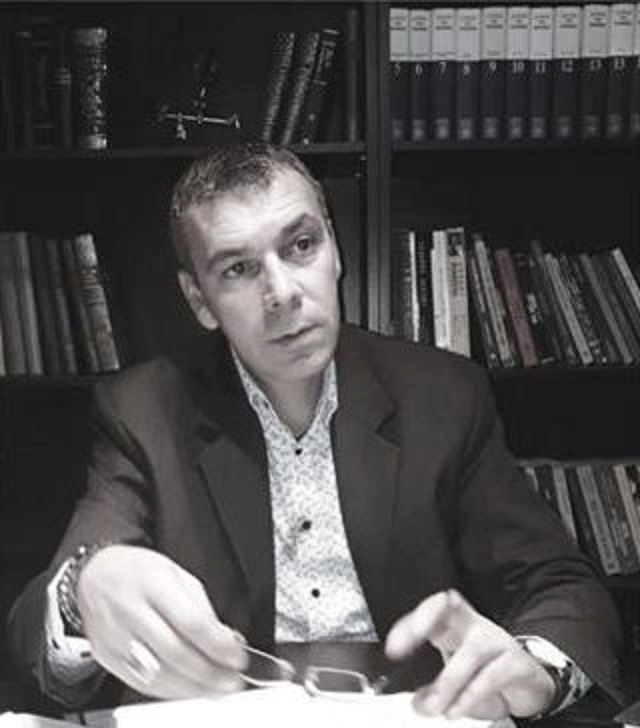 ΒΗΜΑ...τίζοντας: Ο Φίλιππος Άλεξ. Ηλιάδης πιστεύει ότι ήρθε στιγμή να αλλάξουμε τον δήμο μας προς το καλύτερο. sxolio_hliadi