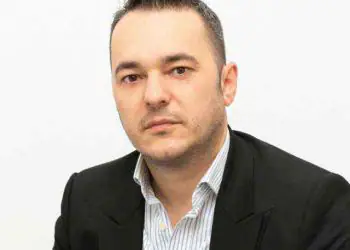 ΒΗΜΑ...τίζοντας: Ο «Σερίφης» υποψήφιος δημοτικός σύμβουλος με τον Κώστα Κουκοδήμο sxolio_lazoy