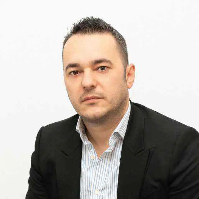 ΒΗΜΑ...τίζοντας: Ο «Σερίφης» υποψήφιος δημοτικός σύμβουλος με τον Κώστα Κουκοδήμο sxolio_lazoy