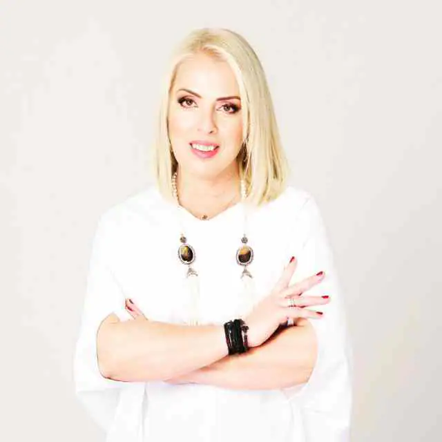 ΒΗΜΑ...τίζοντας: Μια δυναμική γυναίκα, η Έλλη Νανίτσου, στο πλευρό του Κώστα Κουκοδήμου sxolio_nanitsoy