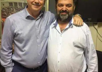 ΒΗΜΑ...τίζοντας: Ο Γιάννης Συμεωνίδης δώρισε φορεσιές ανεκτίμητης άξιας στον σύλλογο Θεσσαλών «Γεώργιος Καραϊσκάκης» sxolio_symeonidi