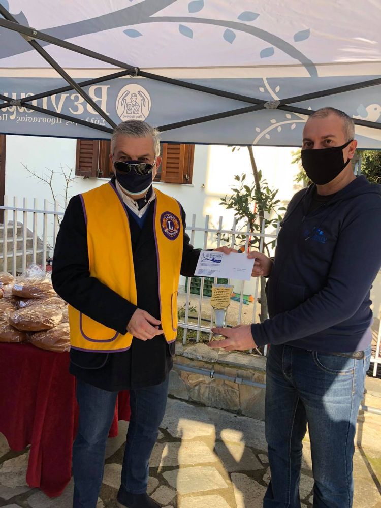 ΒΗΜΑ...τίζοντας: Τα μέλη της Λέσχης LIONS Κατερίνης, συνέδραμαν, στην προσπάθεια sxolia_beniamin_2_