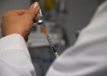 Το εμβόλιο ίσως είναι πιο αποτελεσματικό σε όσους είχαν νοσήσει