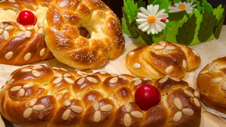 ΙΣΤΟΡΙΕΣ ΚΑΡΑΝΤΙΝΑΣ – Τσουρέκια