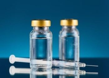 Τι γνωρίζουμε έως τώρα για τις πολύ σπάνιες θρομβώσεις που πιθανώς σχετίζονται με μερικά εμβόλια Covid 19