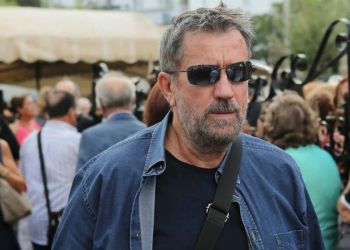 Αυλαία για την εκπομπή «Στην υγειά μας ρε παιδιά»