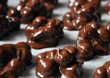 Πανεύκολα βραχάκια σοκολάτας φυστικoβούτυρου με βρώμη και σπόρους