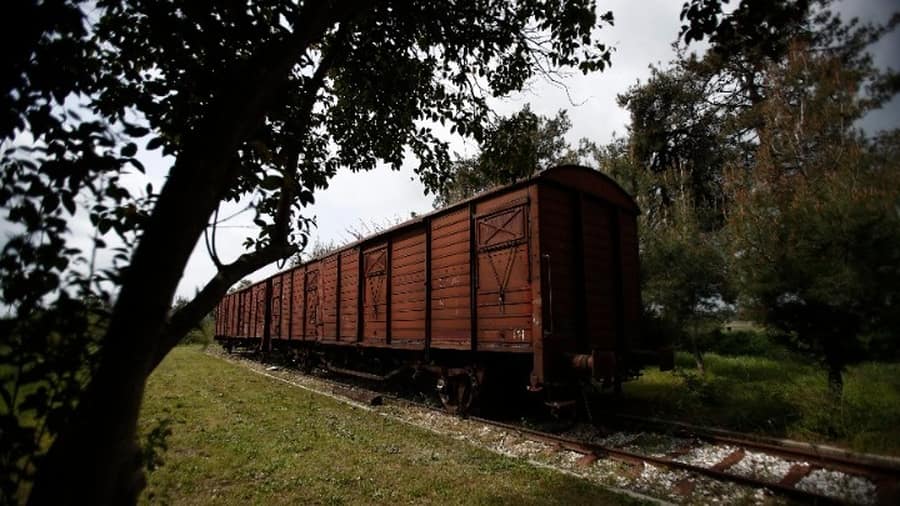 Πιερία: Ξεχασμένος σιδηροδρομικός σταθμός και 7 βαγόνια μετατρέπονται σε οικολογική τουριστική μονάδα