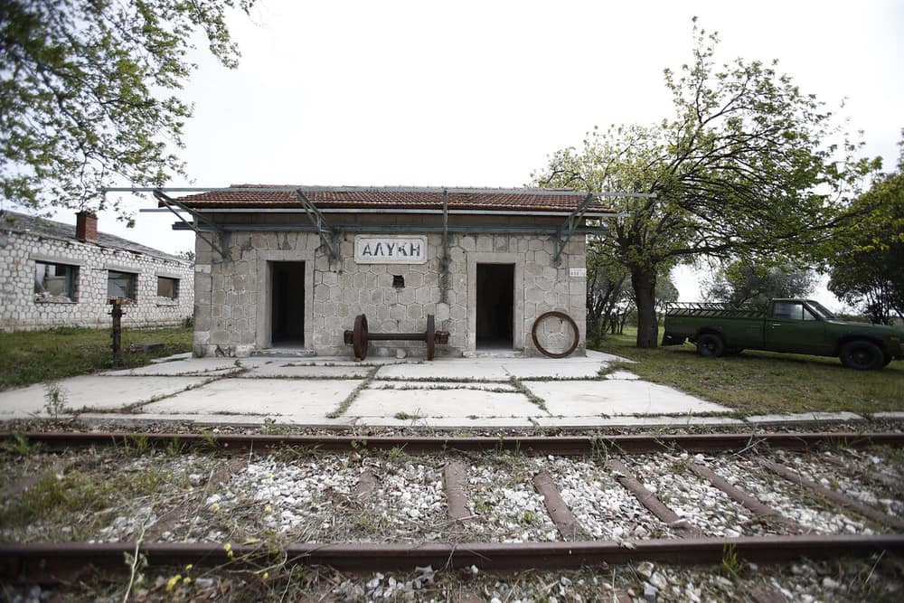 Πιερία: Ξεχασμένος σιδηροδρομικός σταθμός και 7 βαγόνια μετατρέπονται σε οικολογική τουριστική μονάδα (video + εικόνες)