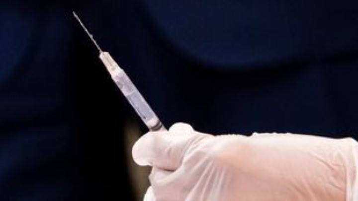 Ηλίας Μόσιαλος: Η παραπληροφόρηση για τα εμβόλια σκοτώνει