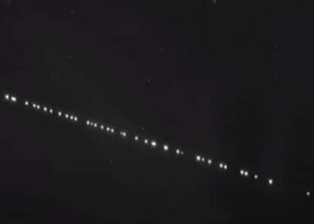Oi δορυφόροι της Spacex του Elon Musk, ορατοί στον ουρανό της Κοζάνης