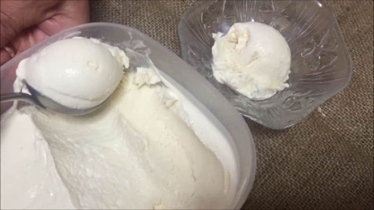 Σπιτικό παγωτό με τρία υλικά χωρίς παγωτομηχανή