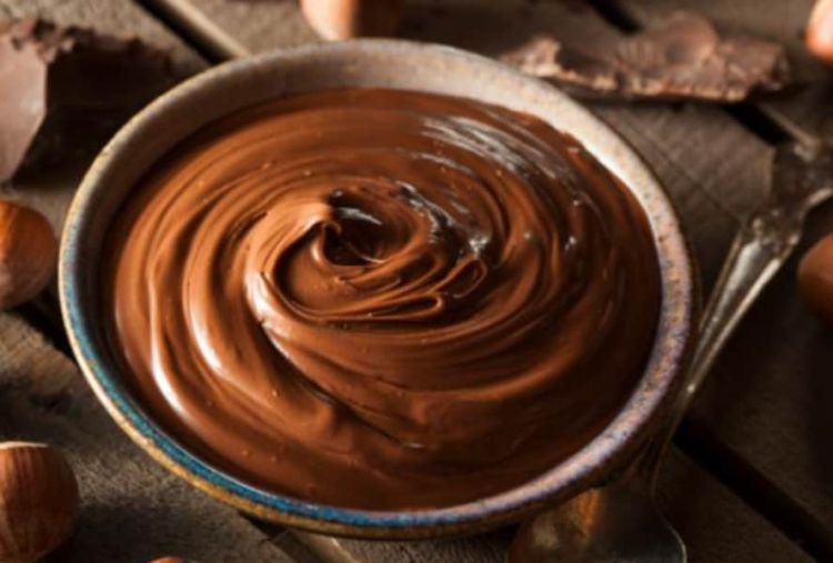 Εύκολη σπιτική μερέντα με πραγματικά φουντούκια, χωρίς ζάχαρη