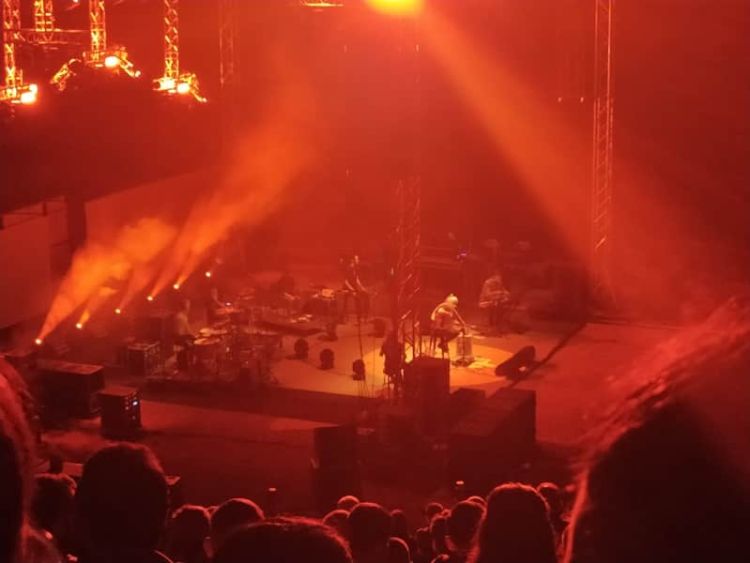 Ο Γιάννης Χαρούλης και η μουσική του παρέα