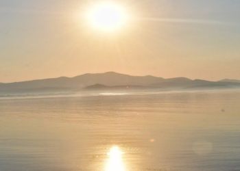 Πρωτοποριακό κινεζικό ύφασμα – καθρέφτης “αντίδοτο” στη ζέστη