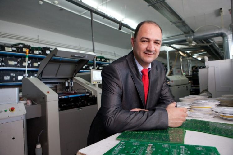 Με το βιβλίο του Άνθρωπος 4.0 επιχειρεί μια διείσδυση στα άδυτα των νέων τεχνολογιών