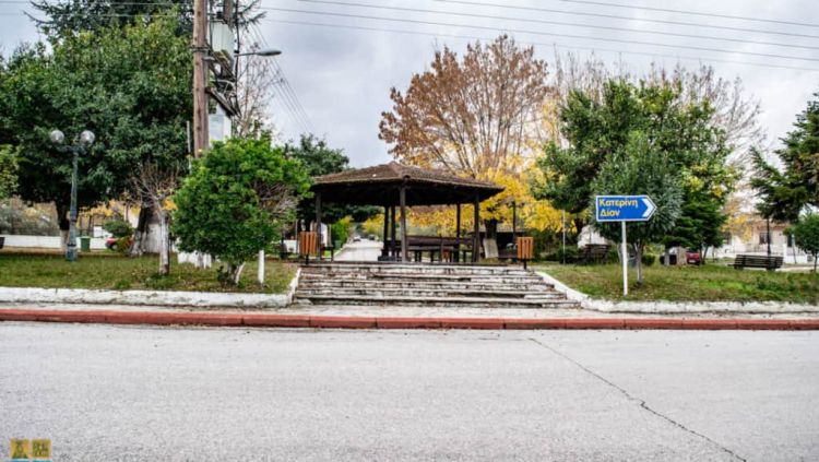 Με αφορμή την παρουσία των δύο κρατικών σκηνών Με αφορμή την παρουσία των δύο κρατικών σκηνών