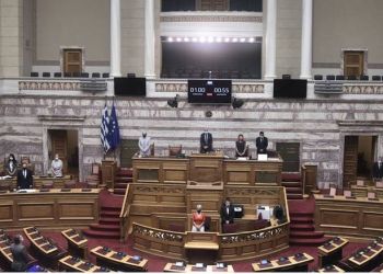 Η Βουλή των Ελλήνων τήρησε ενός λεπτού σιγή στη μνήμη των θυμάτων στο Μάτι