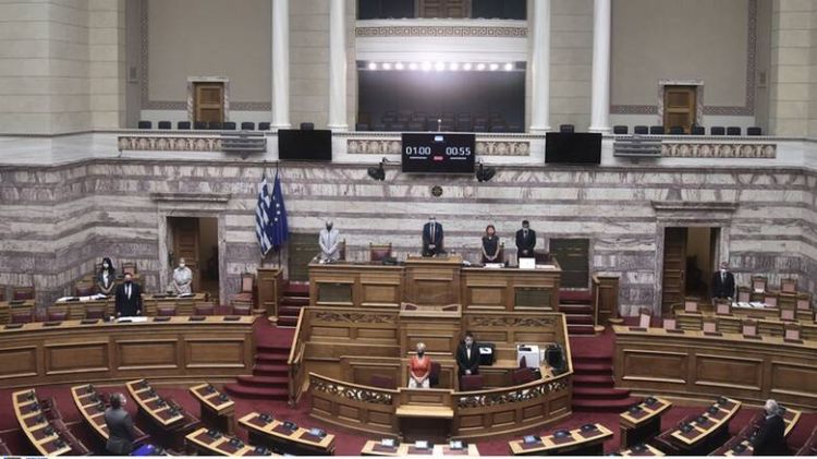 Η Βουλή των Ελλήνων τήρησε ενός λεπτού σιγή στη μνήμη των θυμάτων στο Μάτι