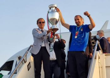 Η πρωταθλήτρια Ευρώπης επέστρεψε στη Ρώμη με το τρόπαιο του Euro