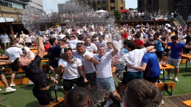 Ο πεινασμένος καρβέλια ονειρεύεται Ο πεινασμένος καρβέλια ονειρεύεται