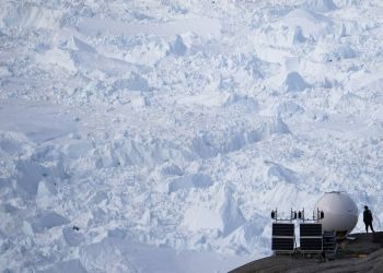 Έπεσε βροχή και όχι χιόνι για πρώτη φορά στην κορυφή της Γροιλανδίας