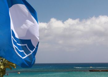 Αφαίρεση του βραβείου “Γαλάζια Σημαία” από δεκαπέντε (15) ελληνικές ακτές