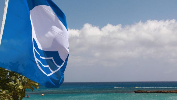 Αφαίρεση του βραβείου “Γαλάζια Σημαία” από δεκαπέντε (15) ελληνικές ακτές