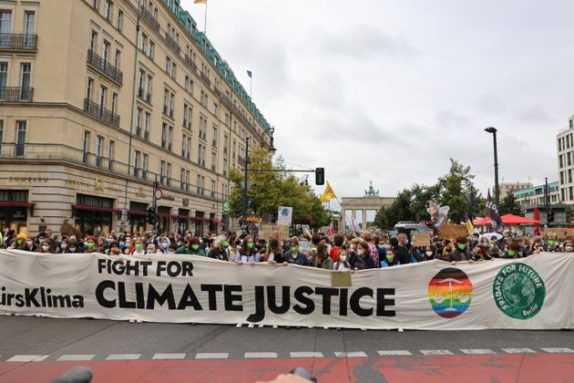 Κλιματική Αλλαγή: Οι Νέοι Του Πλανήτη Επιστρέφουν Στους Δρόμους