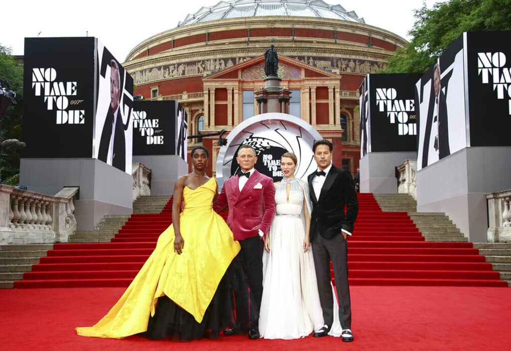 No Time To Die: «Βασιλική» λάμψη στην παγκόσμια πρεμιέρα του νέου Τζέιμς Μποντ στο Λονδίνο – Μετά από τρεις αναβολές