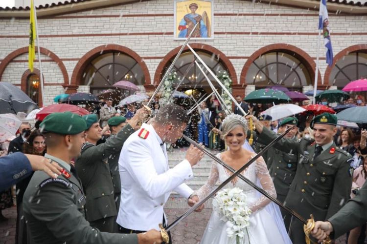 Στρατιωτικός γάμος με χρυσές και μπλε αποχρώσεις στην Καρίτσα Πιερίας