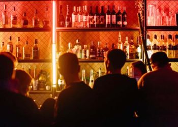 Κορονοϊός: Πρόστιμο και λουκέτο 15 ημερών σε μπαρ στην Κατερίνη