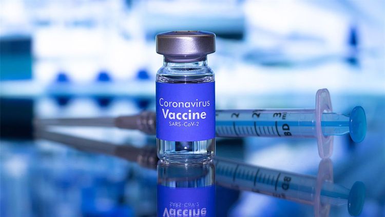 Σύγκριση ανά εμβόλιο: Τι δείχνουν τα κρούσματα και οι θάνατοι μετά την α’ ή β’ δόση