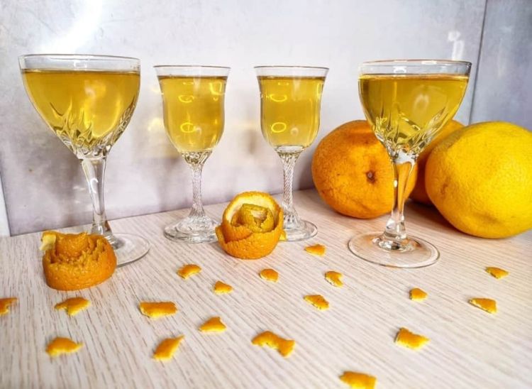 Σπιτικό λικέρ πορτοκάλι από τον Σεφ Κωνσταντίνο Τσίχλα που θα το λατρέψετε!!! Πανεύκολη και γρήγορη συνταγή!!!!