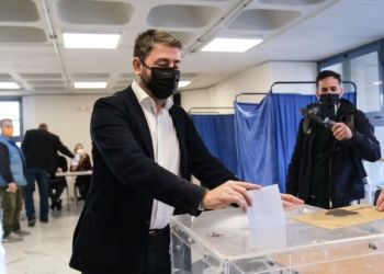 Εκλογές ΚΙΝΑΛ: Με Χρηστίδη, Γερουλάνο και Καστανίδη επικοινώνησε ο Ανδρουλάκης