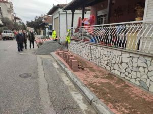 Αναπλάσεις πεζοδρομίων στην οδό Φιλώτα