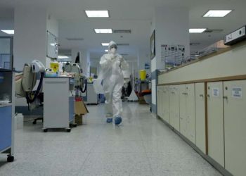 Κορονοϊός – Τι λέει ο ΕΟΔΥ για τα χαρακτηριστικά της Όμικρον 2