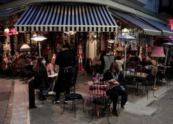 Κορονοϊός: Επανέρχεται η μουσική και απελευθερώνεται το ωράριο στην εστίαση – Τι θα γίνει στα γήπεδα