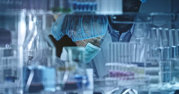 Μαγιορκίνης: “Σε δύο εβδομάδες θα έχουμε καθαρή εικόνα για την Όμικρον”