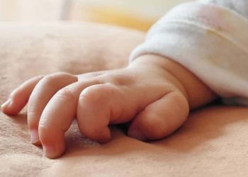 Μητέρα θετική, γέννησε αγοράκι – Το παιδί είναι υγιέστατο