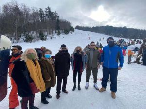 Ο πρόεδρος και μέλη του Δ.Σ. του ΕβΕ στο Χιονοδρομικό Κέντρο