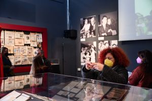 Πρώτες φωτογραφίες από τις δύο περιοδικές εκθέσεις που άνοιξαν σήμερα στην Τεχνόπολη Δήμου Αθηναίων